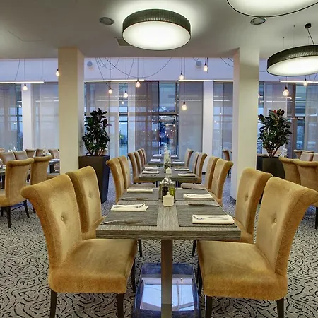 哈斯顿城市酒店 4*